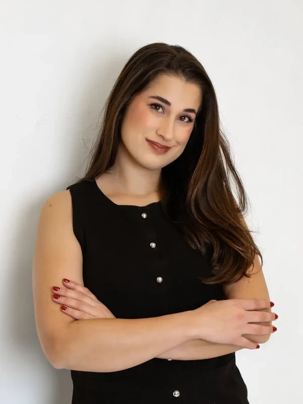 Veronika K. — Senior Artist